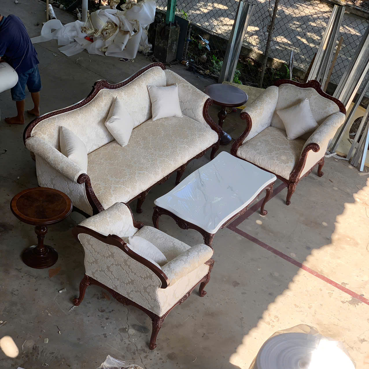 bo-sofa-co-dien-althorp-louis-15-boc-vai-nhung
